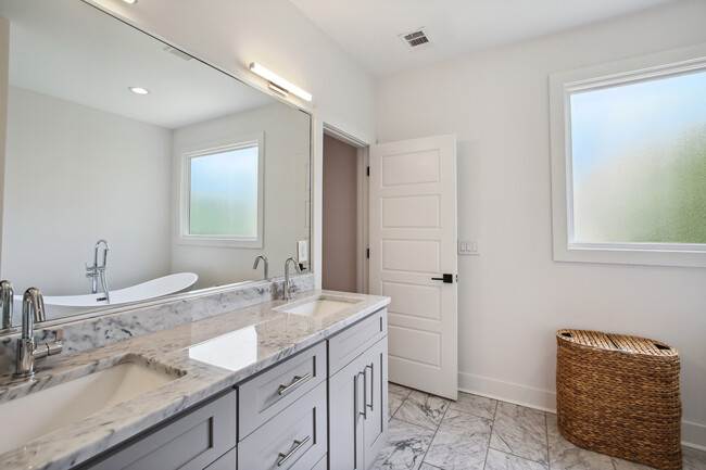 Master bath - 129 Holiday Ave NE