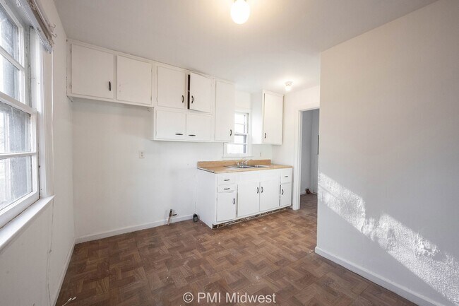 Building Photo - 4426 Kingsley Dr
