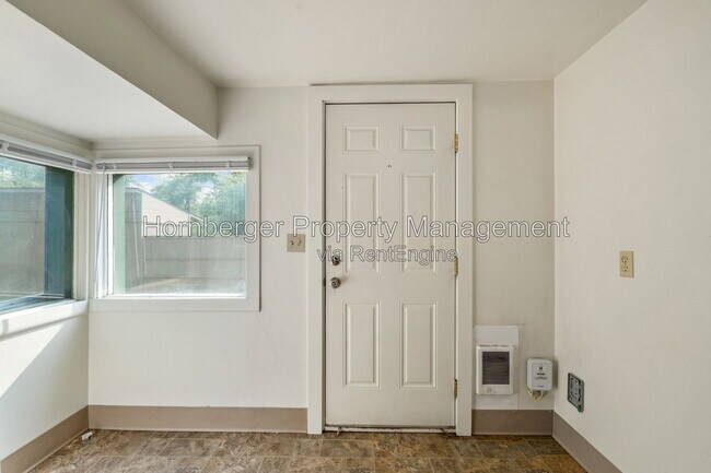 Building Photo - 1504 W Alice Ave