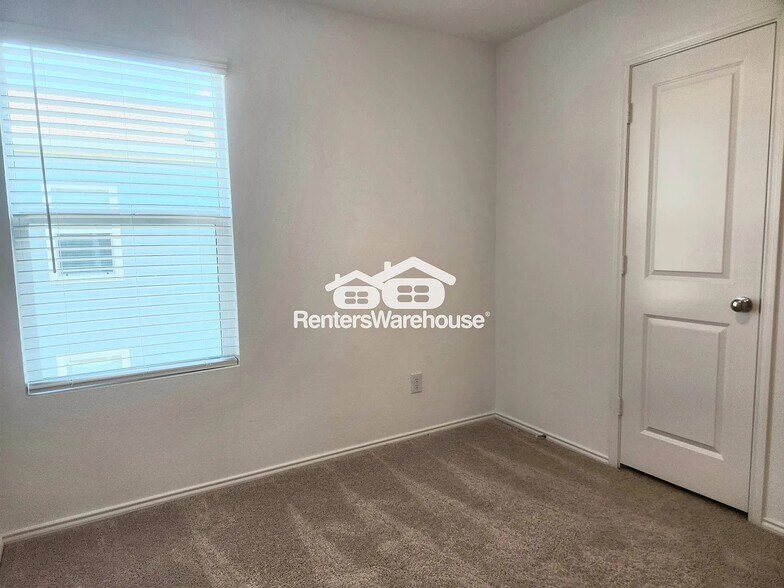 Building Photo - 131 Plumcove Dr
