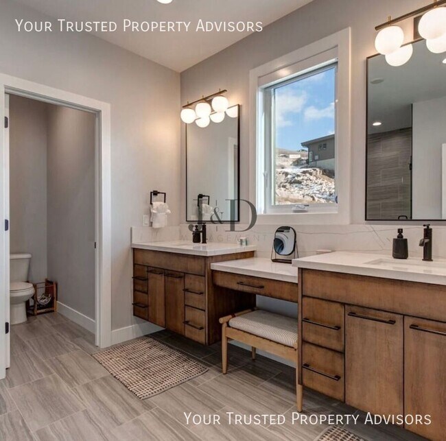 Building Photo - 807 E Klaim Dr