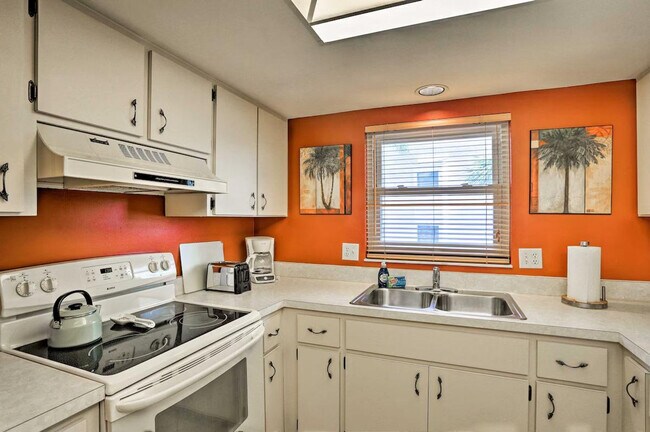 Building Photo - 2700 N Beach Rd