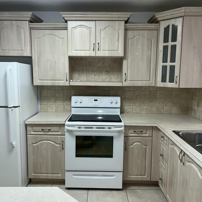 Building Photo - 2302 Sunrise Blvd