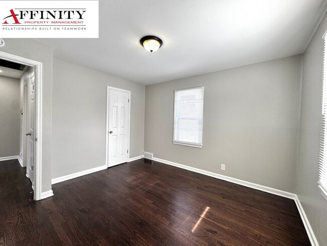 Building Photo - 5625 N Amoret Ave