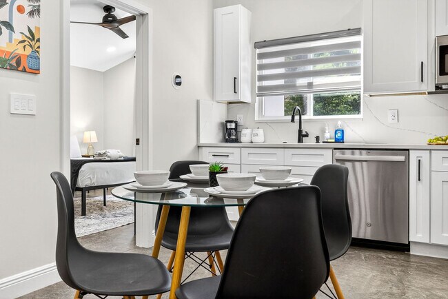 Building Photo - 319 Brentwood Dr