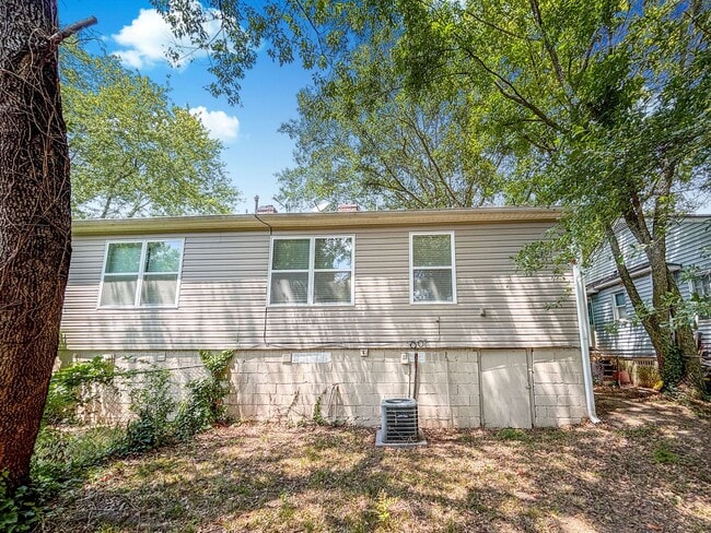 Building Photo - Updated and Charming 2BR/ 1 BA in Marietta!
