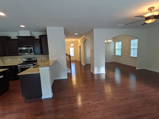 Building Photo - Mooresville with Fenced Yard on Cul De Sac