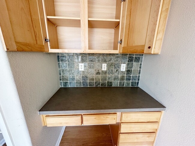 Building Photo - Bright, Spacious 2-Bedroom Home in Aurora with Room to Grow