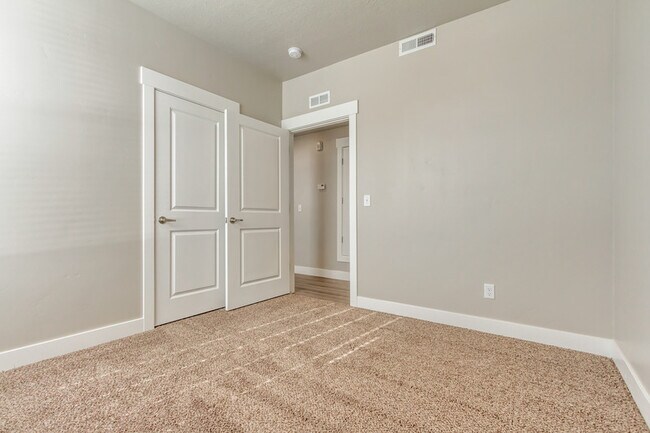 Building Photo - 1128 S 820 E