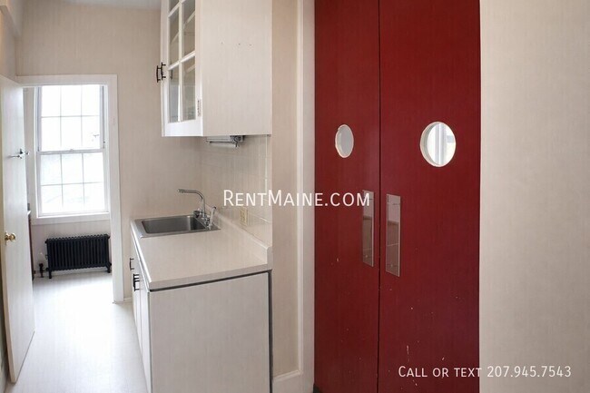 Building Photo - 97 Broadway