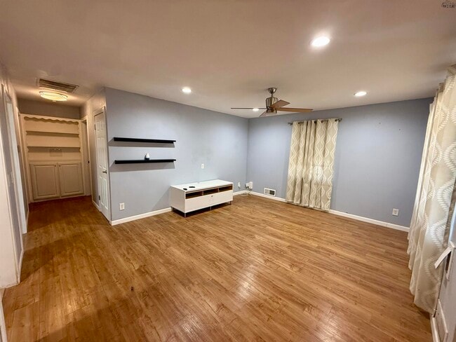 Building Photo - 2101 Jones St