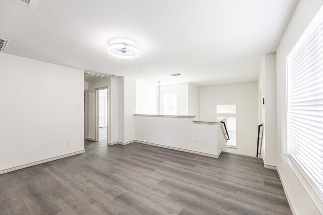 Building Photo - 32506 Rosella Ln