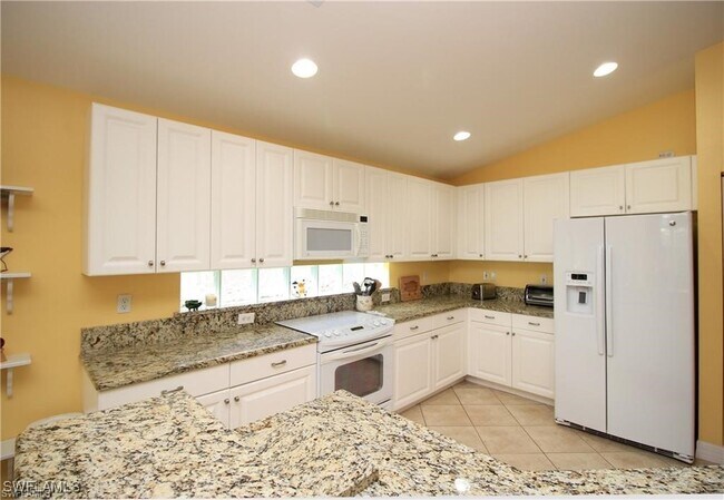 Building Photo - 2322 Butterfly Palm Dr