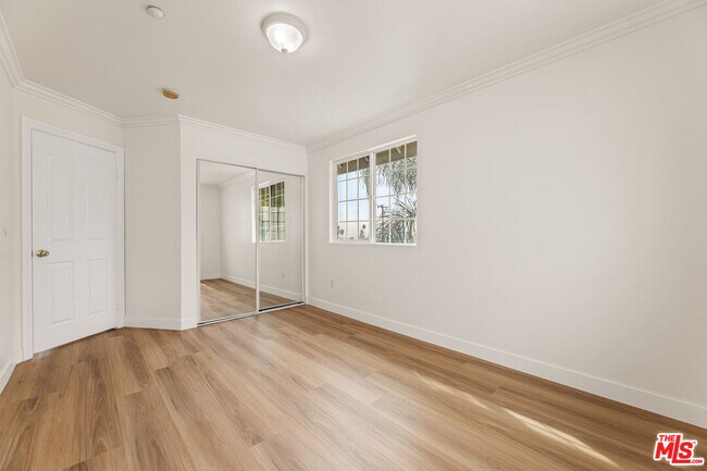 Building Photo - 11738 Valley View Ave