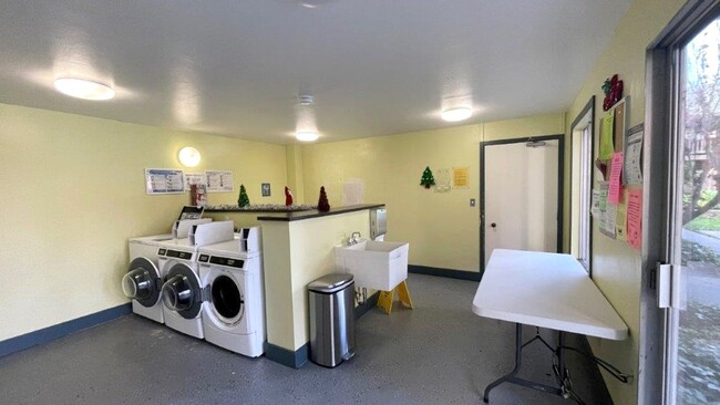 Building Photo - Walnut Creek! 1 bedroom 1 bathroom, Walk t...