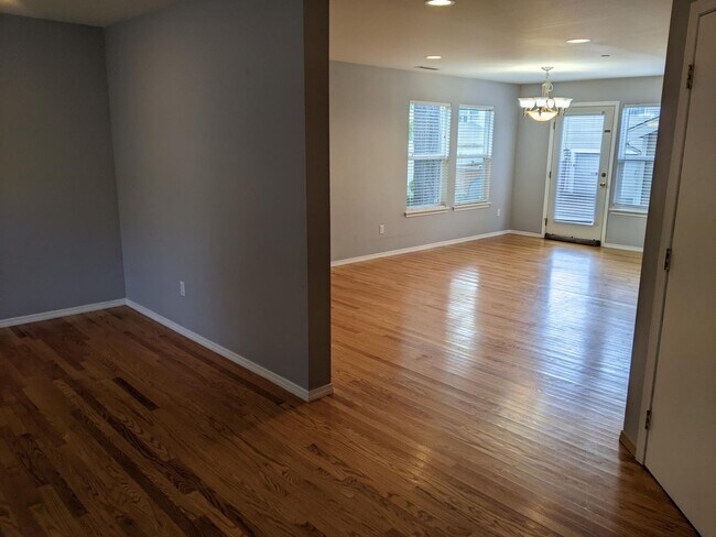 Building Photo - Upgraded Home in DuPont