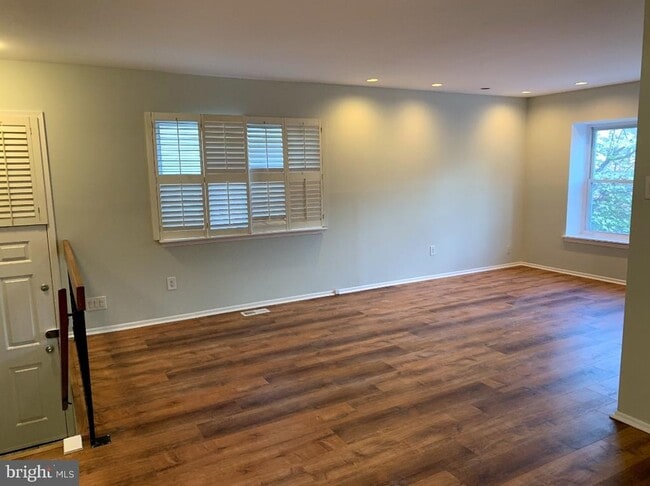 Building Photo - 9358 Neil Rd