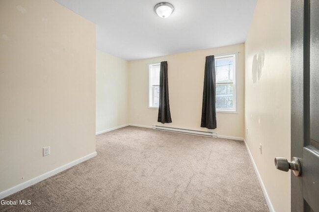 Building Photo - 281 Main St