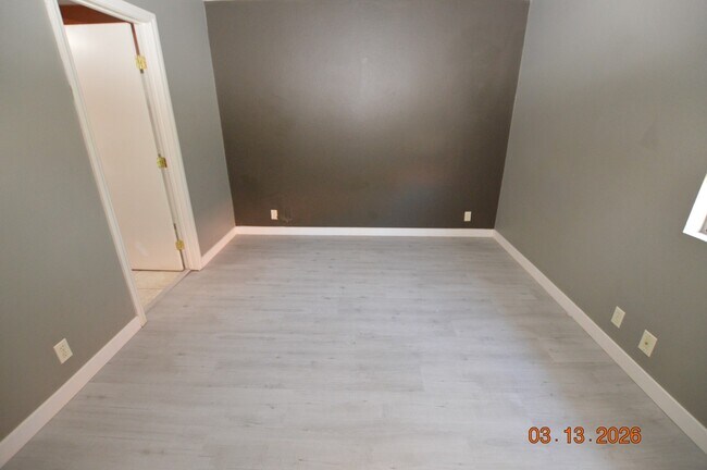 Building Photo - 4300 N Lamont St