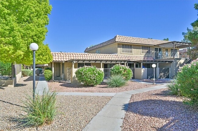Building Photo - 1802 Plum Ct