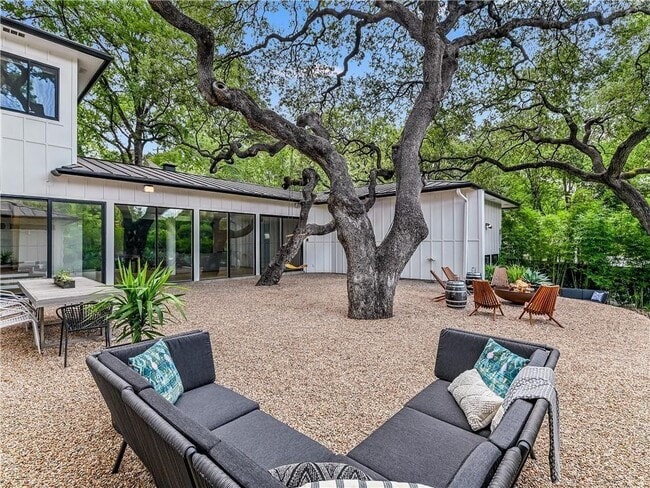 Building Photo - 3002 Hillview Rd