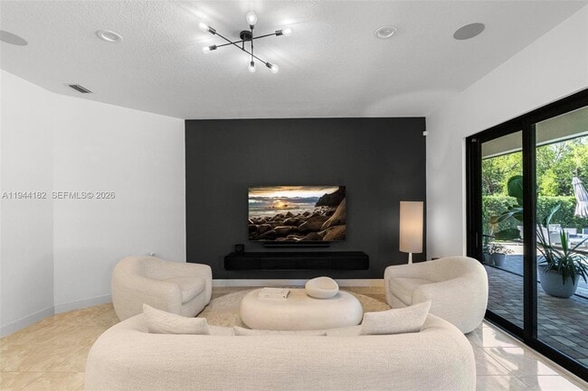 Building Photo - 10185 Cameilla St