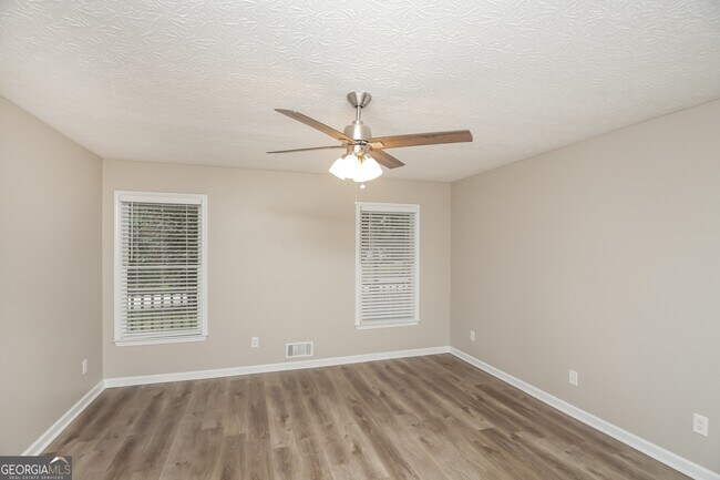Building Photo - 133 Oak Landing Cir