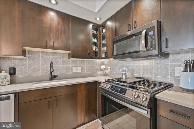 Building Photo - 440 L St NW