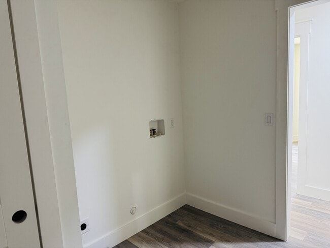 Building Photo - 221 Sheffield Dr