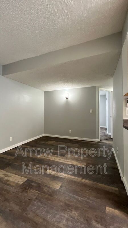 Building Photo - 3405 Holdrege St