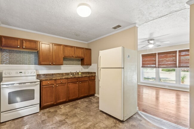 Building Photo - 1254 De Paul Dr
