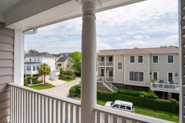 Building Photo - Downtown Charleston Waterfront Townhouse