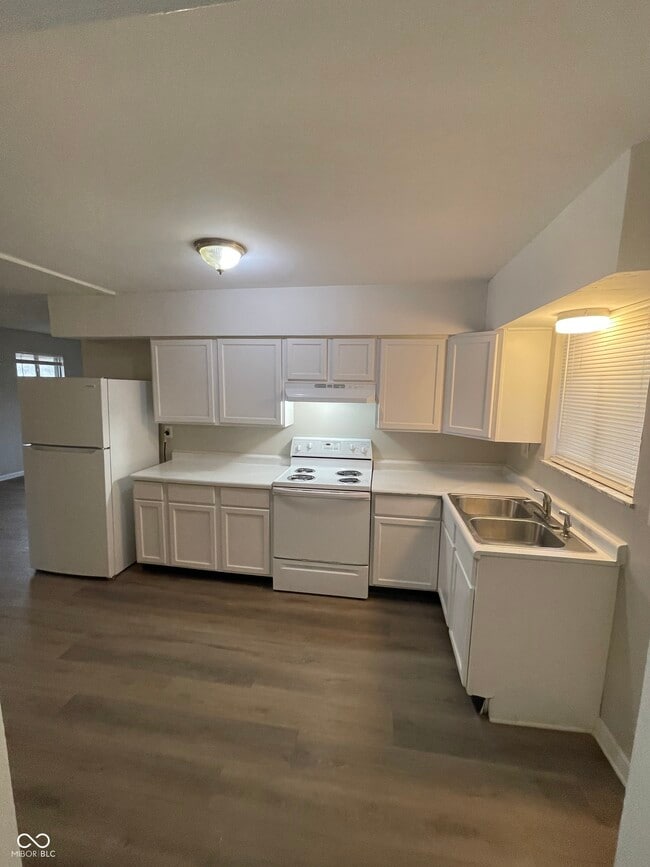 Building Photo - 2948 Roberta Dr