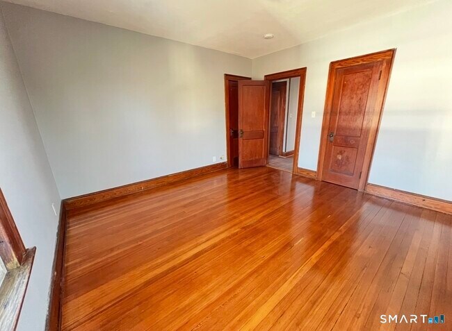 Building Photo - 75 Ridgewood St