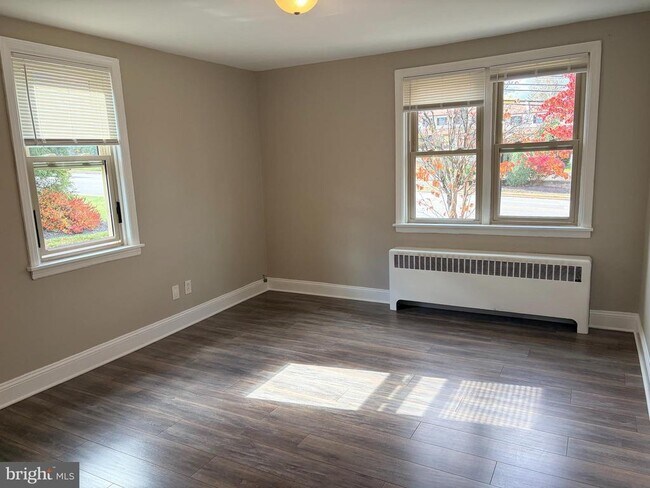 Building Photo - 1017 N York Rd