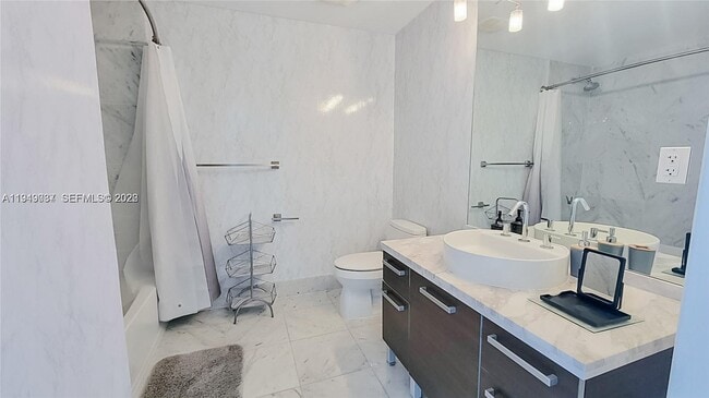 Building Photo - 253 NE 2nd St