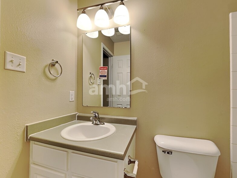 Building Photo - 505 Abbywood Cir