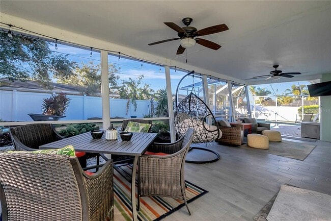 Building Photo - 809 Jacaranda Dr