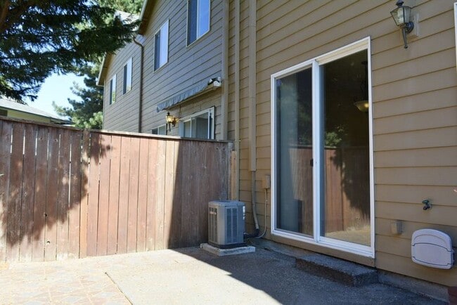 Building Photo - 773 SW 198th Pl