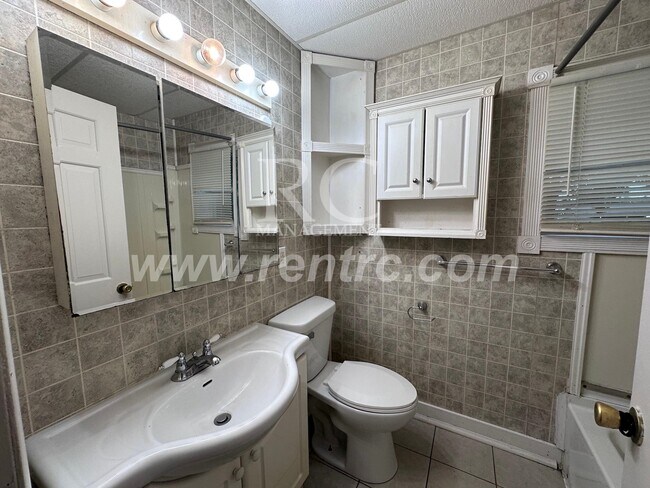 Building Photo - 705 Harmon-