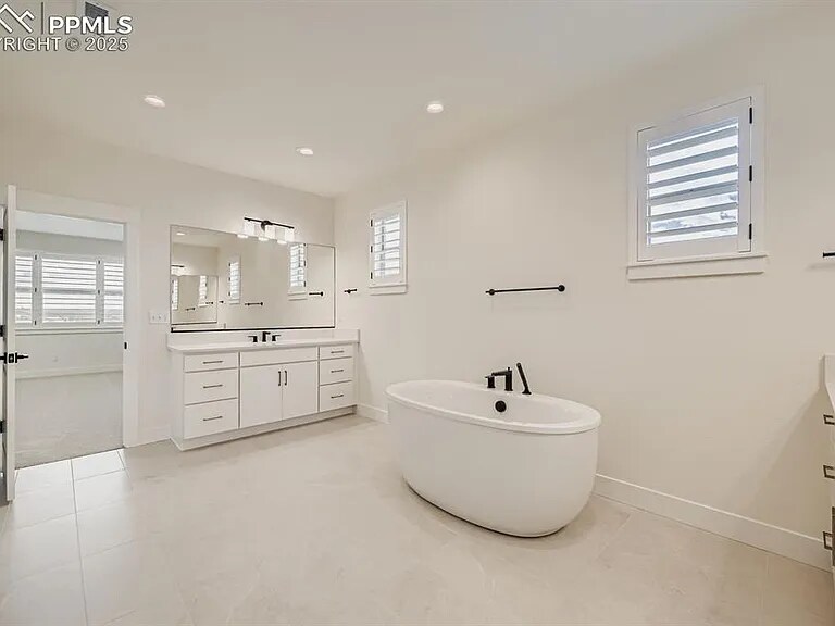 Building Photo - 3425 Crst Holw Vw