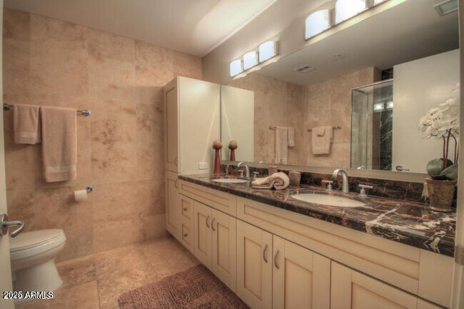 Building Photo - 7161 E Rancho Vista Dr
