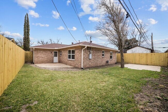 Building Photo - 160 W Whitney St