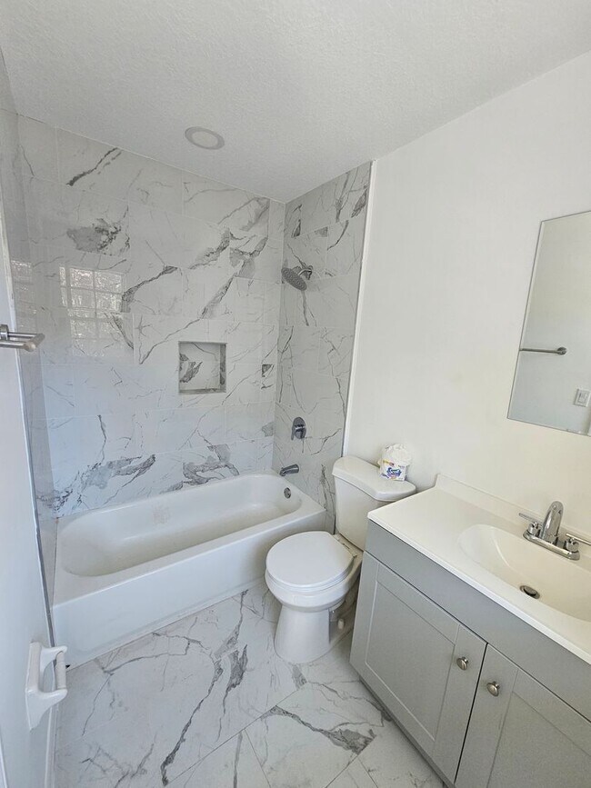 Building Photo - 1406 36th Ave