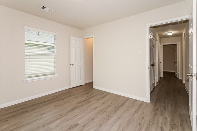 Building Photo - 5423 Latta Plantation Dr