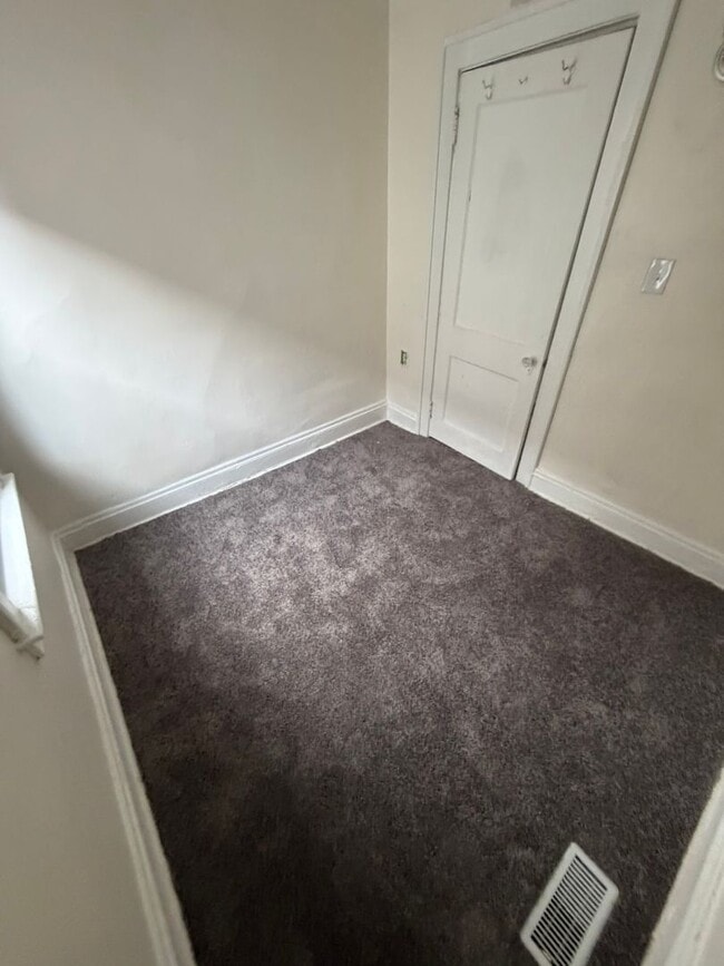 Building Photo - 3242-3242 Sycamore Rd