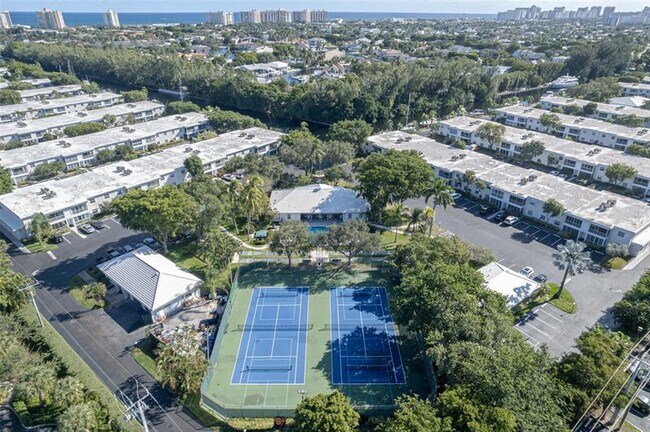 Building Photo - 6449 Bay Club Dr