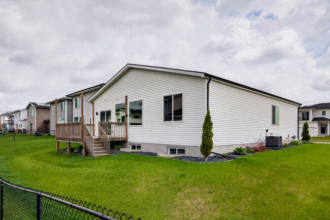 Building Photo - MODERN COMFORT!! 3 Bedroom, 2 Bathroom Home in Ankeny!