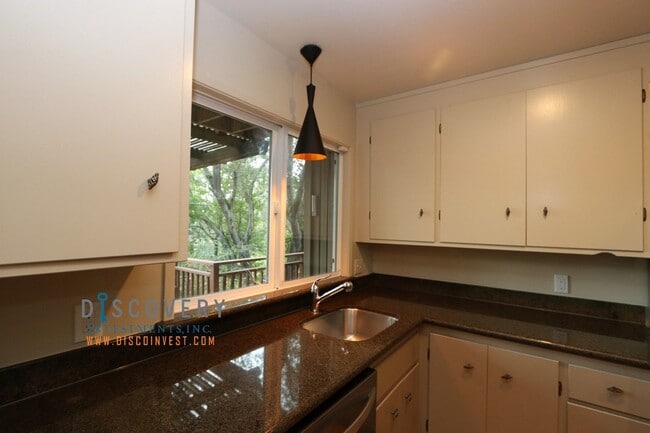 Building Photo - Contemporary Montclair 3+ Bedroom Canyon H...