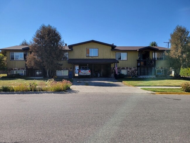 Building Photo - Move-In Today 2 Bedroom 1 Bathroom Apartment Close to Campus!